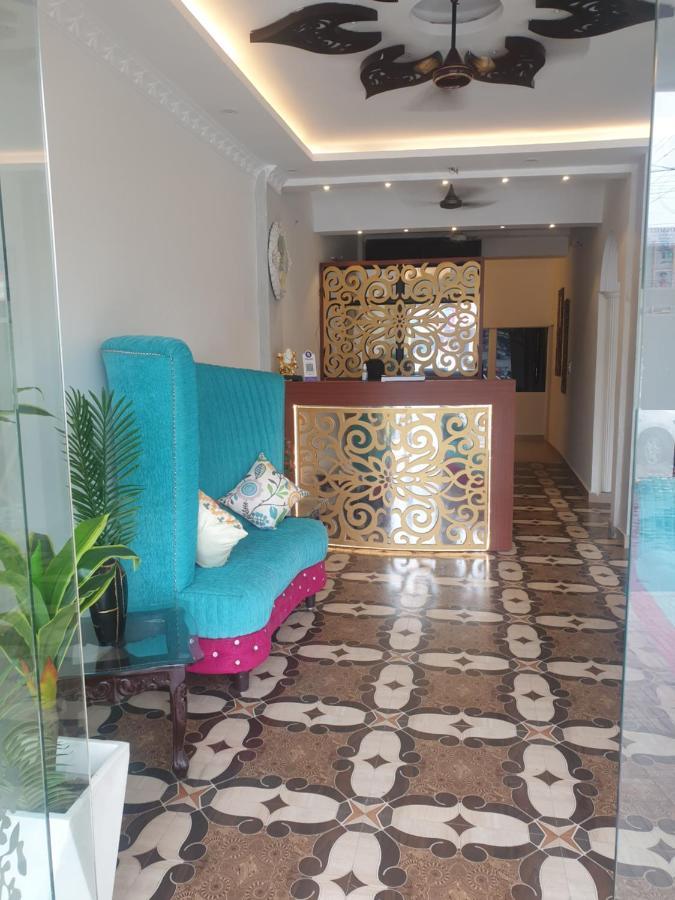 The Neeraj Palace Risikés Kültér fotó