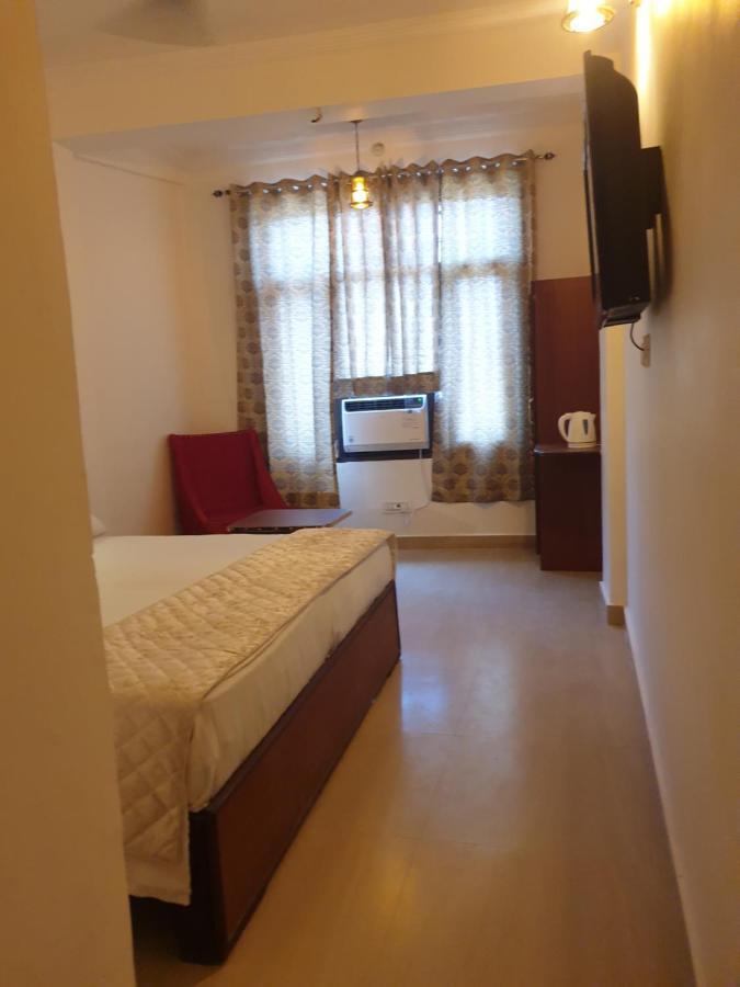 The Neeraj Palace Risikés Kültér fotó