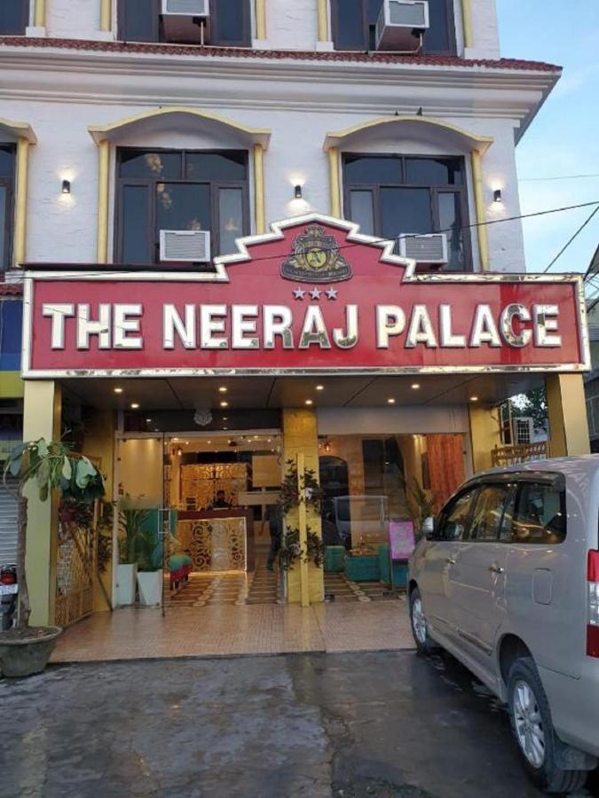 The Neeraj Palace Risikés Kültér fotó